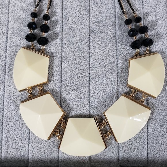 ** FINAL PRICE ** Geometric Ivory faux stone/bead multi link necklace - Picture 3 of 7